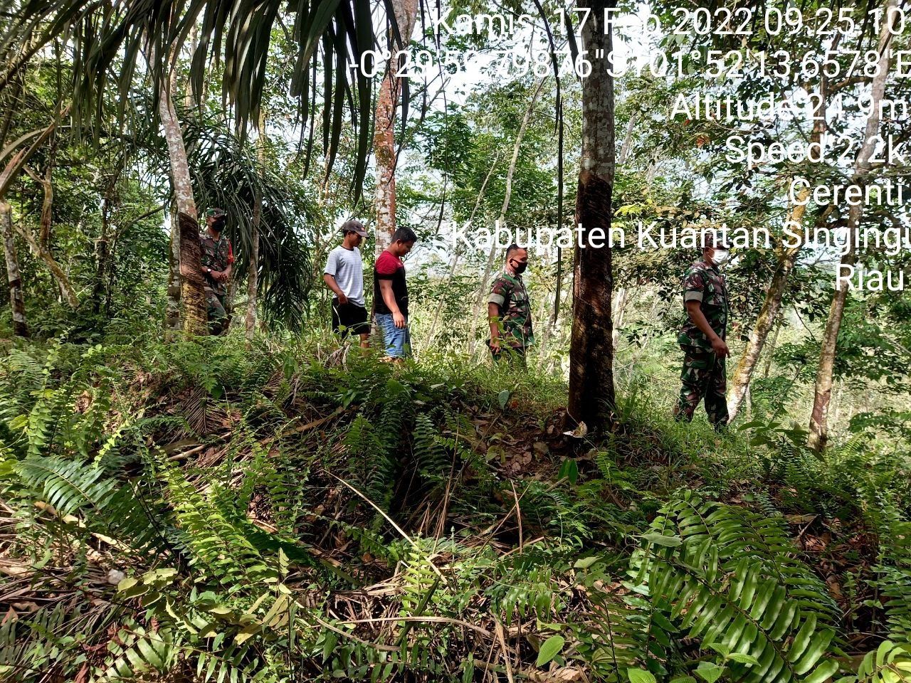 Tingkatkan Pengawasan Karlahut, Babinsa Koramil 06/ Cerenti Dim 0302/ Inhu Laksanakan Patroli dan Sosialisasi Kepada Masyarakat di Pulau Jambu Kecamatan Cerenti