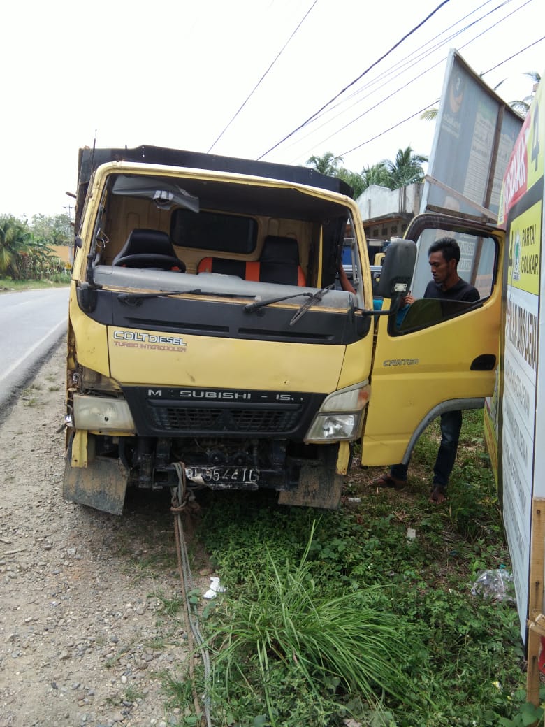 Truk Dengan Nomor Polisi BM 9544 TG Tumbang Di Duga Bawa Sapi Hasil Curian.