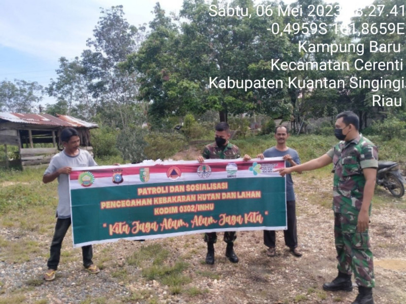 Kopda Muhamad Soleh Babinsa Koramil 06/Cerenti Kodim 0302/Inhu Laksanakan Patroli Untuk Cegah Kebakaran Hutan Dan Lahan
