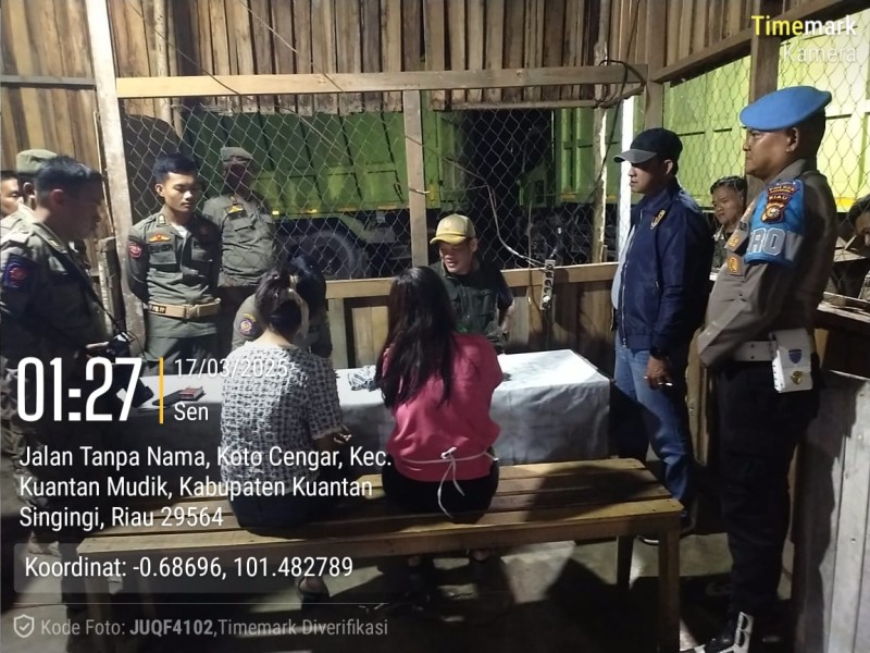 Polsek Kuantan Mudik Bersama Satpol PP dan TNI Razia Warung Remang-Remang Dalam Operasi Tertib Ramadan Lancang Kuning 2025