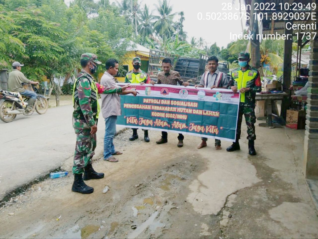 Babinsa Koramil 06/Cerenti Kodim 0302/ Inhu Laksanakan Sosialisasi Untuk Cegah Kebakaran Hutan Dan Lahan di Wilayah Teritorialnya