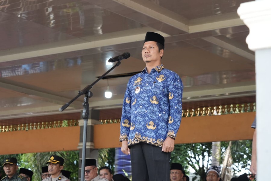 Wabup Kuansing H. Muklisin jadi Inspektur Upacara HUT Hari Guru Nasional dan HUT Korpri 