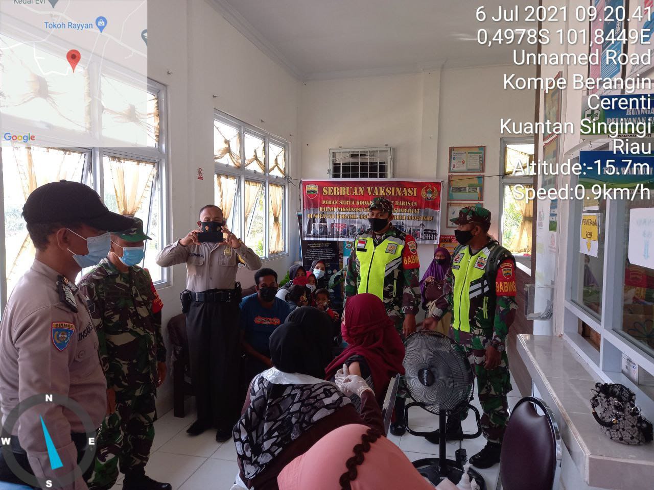 Babinsa Koramil 06/Cerenti Dampingi Nakes Untuk Berikan Vaksinasi Tahap II Kepada Warga