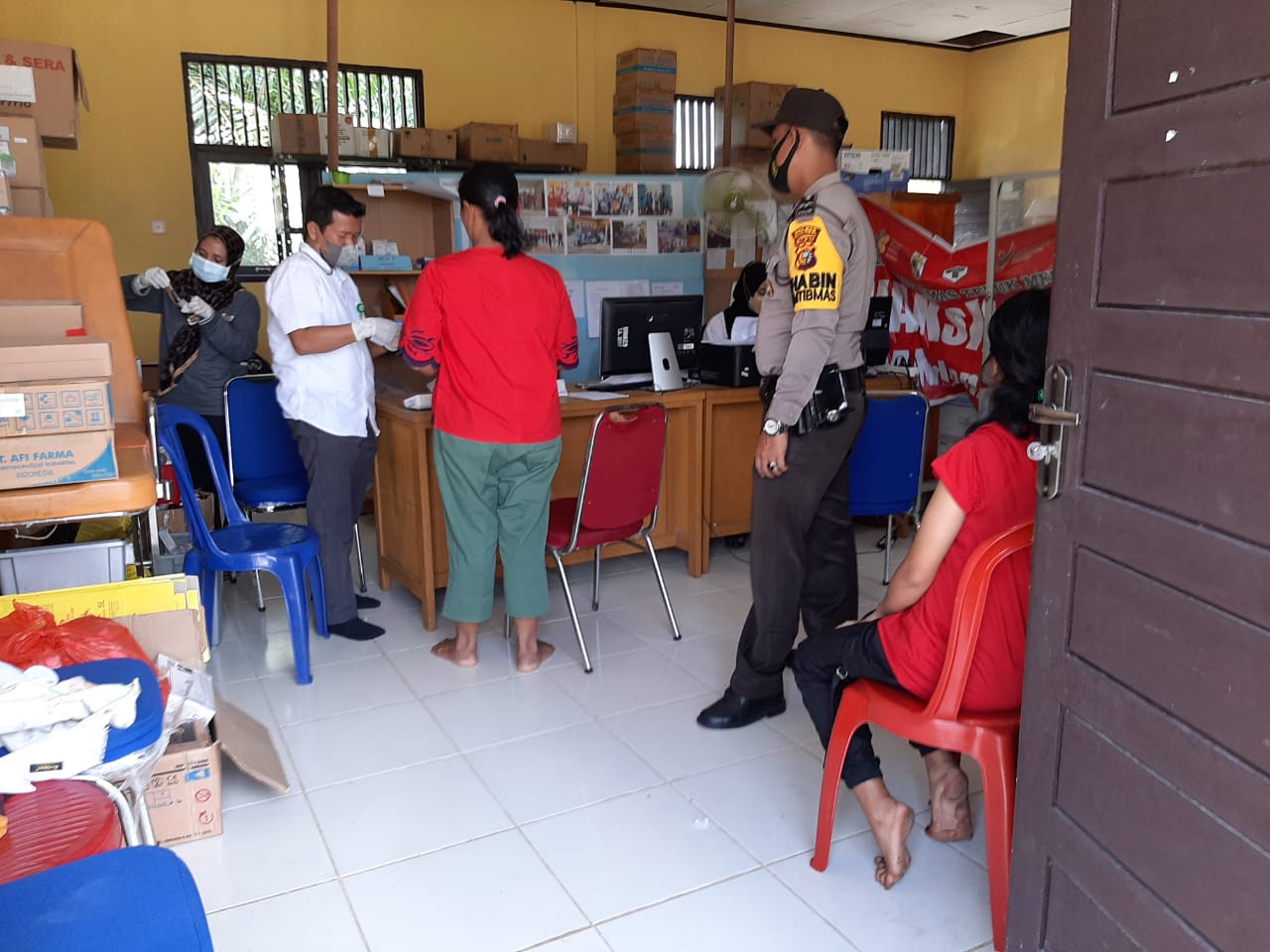 Giat Pengamanan, Polsek Teluk Meranti Tinjau Puskesmas yang Lakukan Vaksinasi di Wilayah Hukum