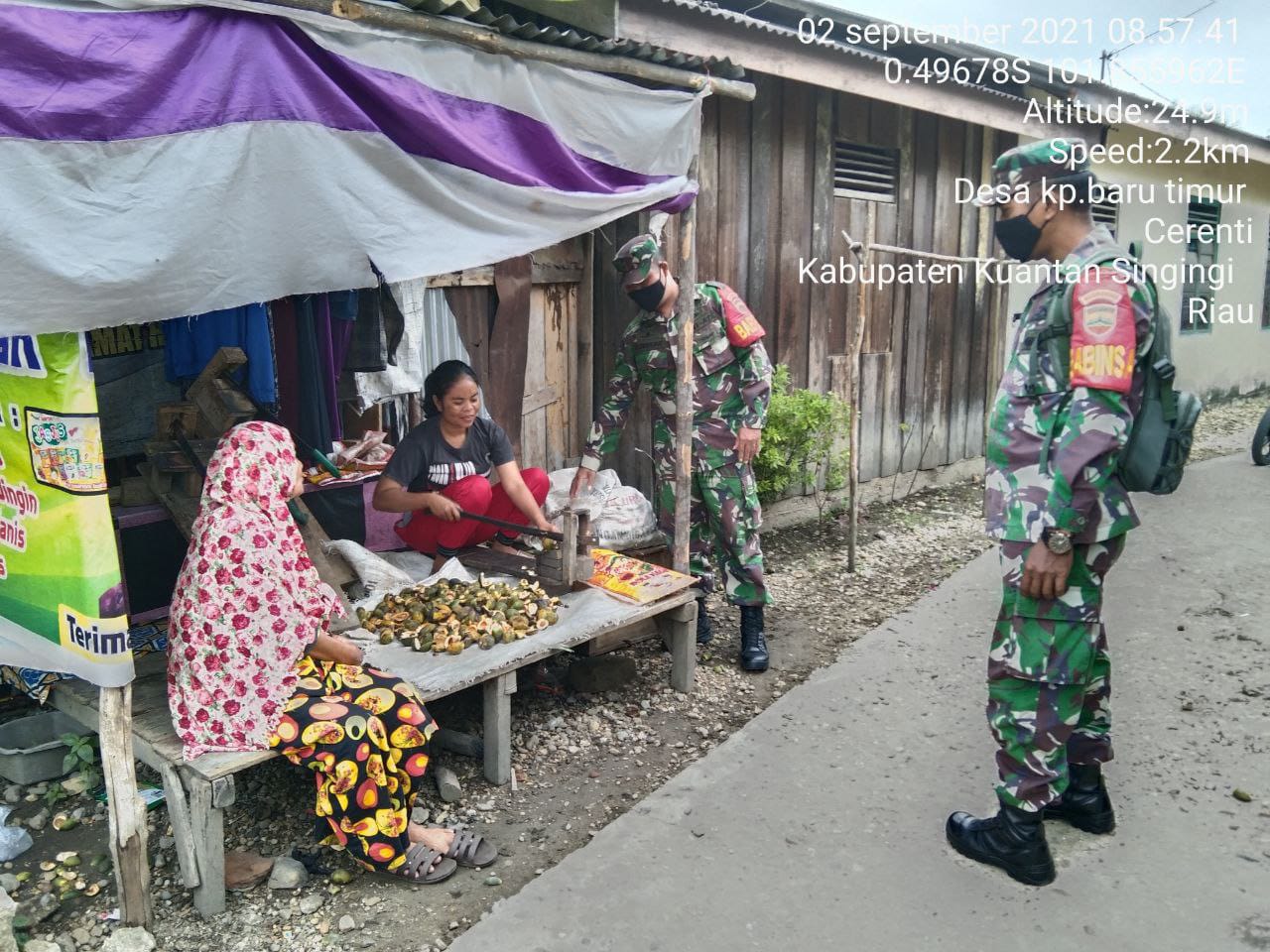 Babinsa Koramil 06/ Cerenti Kodim 0302/ Inhu Selalu Aktif Himbau Warga Akan Pentingnya Penegakkan Protokol Kesehatan
