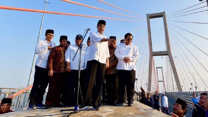 Jokowi Blak-blakan Karena Diserang Lagi Usai Gratiskan Jembatan Suramadu
