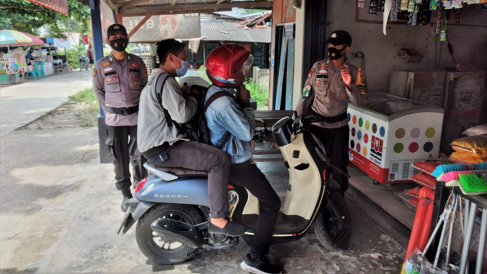 Operasi Yustisi di Ruas Jalan, Polsubsektor Pelalawan Ingatkan Warga Terapkan Prokes