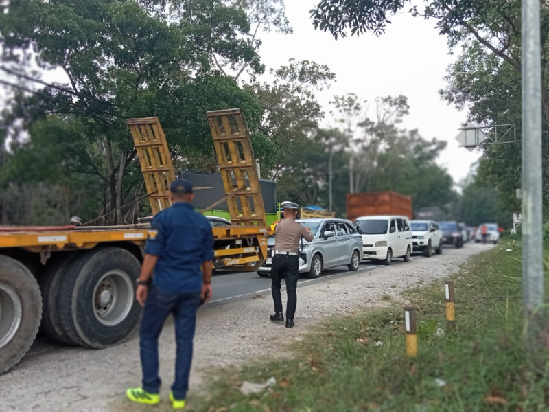 Razia Gabungan di Pekanbaru Sasar Angkutan Barang dan Penumpang, 55 Pelanggar Ditilang