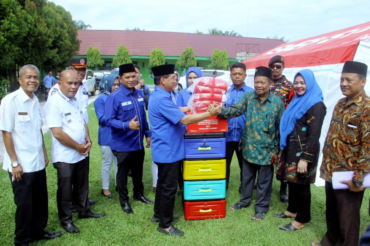 Pasca Kebakaran Pondok Pesantren Al Hidayah Desa Suka Maju, Achmad Anggota DPR-RI Asal Riau Salurkan Bantuan