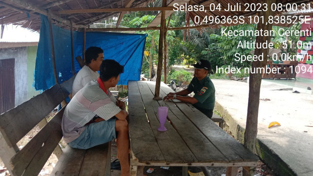 Di Desa Tanjung Medan Kecamatan Cerenti Kampung Pancasila Babinsa Koramil 06/Cerenti Kodim 0302/Inhu Lakukan Komsos