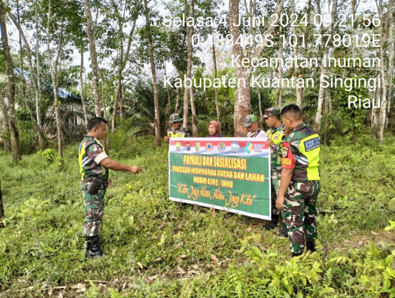 Personil Koramil 06/ Cerenti Kodim 0302 /Inhu Melaksanakan Patroli Dan Sosialisasi Karhutla Di Kecamatan Inuman Kabupaten Kuantan Singingi