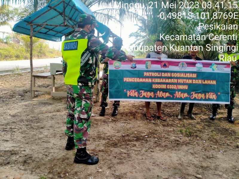 Sertu Firman Babinsa Koramil 06/Cerenti Kodim 0302/Inhu Laksanakan Patroli Untuk Cegah Kebakaran Hutan Dan Lahan