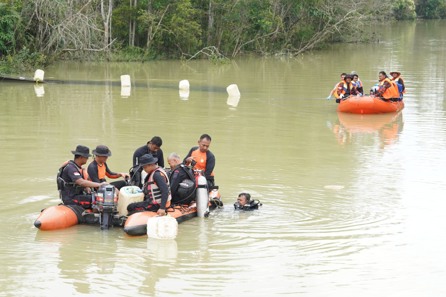 Tim SAR Terus Cari Korban Truk Tenggelam di Sungai Segati, Sopir Ditemukan Meninggal