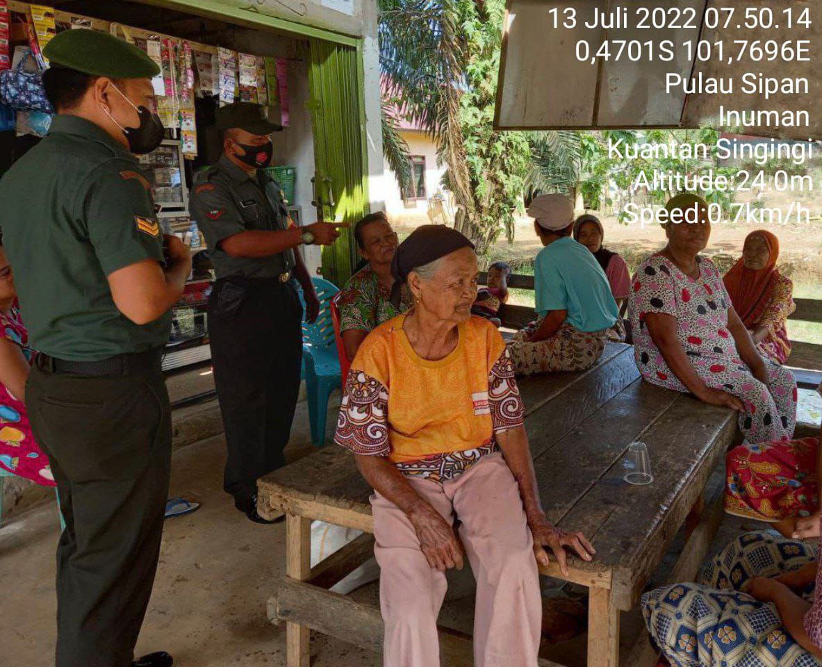 Babinsa Kopda Irwan Selalu Berikan Edukasi Protokol Kesehatan Kepada Warga