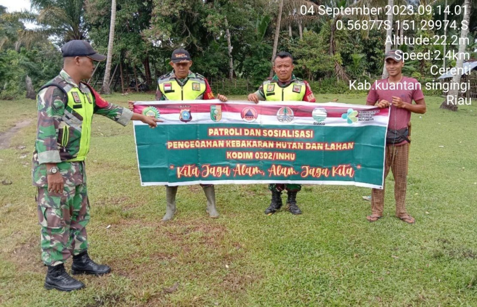 Di Desa Pulau Bayur Kecamatan Cerenti Babinsa Koramil 06/Cerenti Kodim 0302/Inhu Tingkatkan Pengawasan Karlahut Melaksanakan Patroli dan  Sosialisasi Kepada Masyarakat