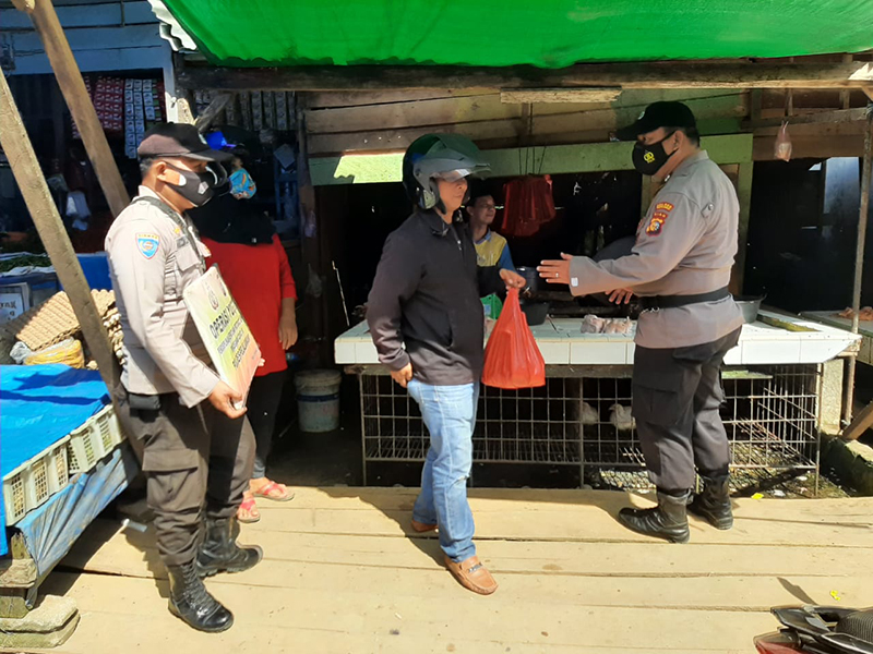 Personel Polsek Ukui Gelar Operasi Yustisi Penegakan Disiplin Protokol Kesehatan