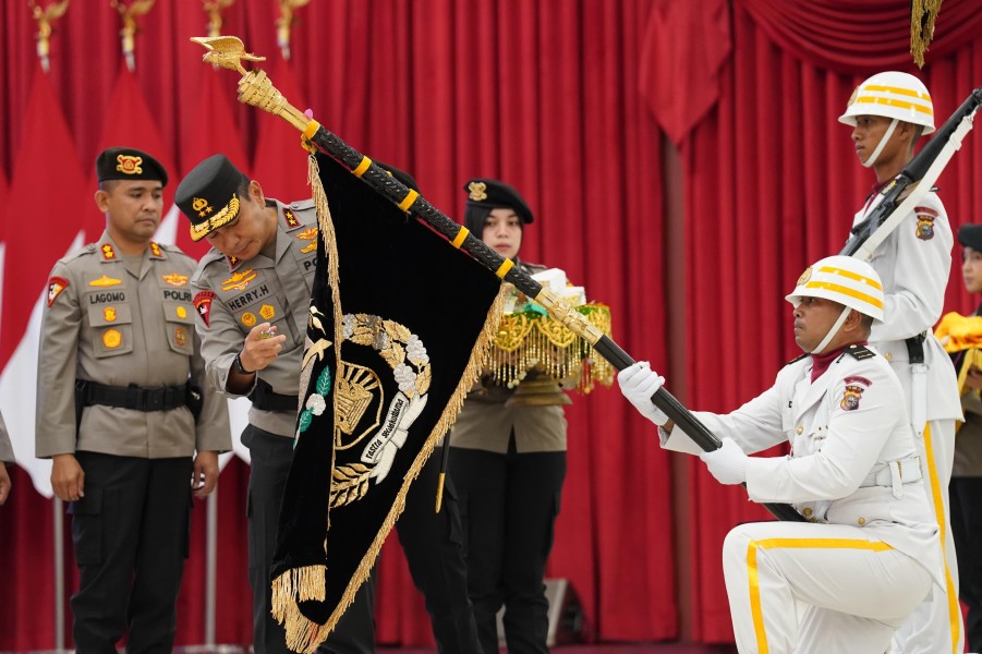 Polda Riau Gelar Upacara Pemuliaan Nilai Luhur Tribrata dan Pencucian Pataka