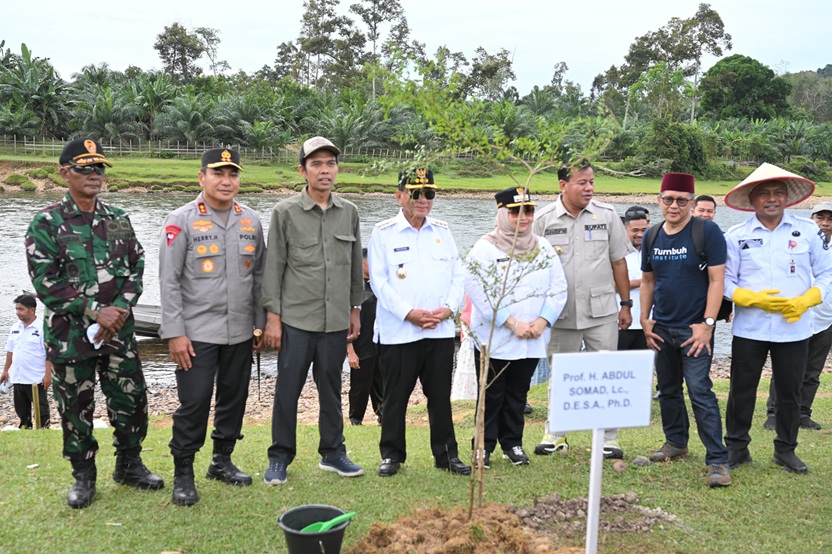 Bupati Rohil Hadiri Bakti Religi Peduli Lingkungan Sempena HLH Sedunia dan HUT Bhayangkara Ke -79