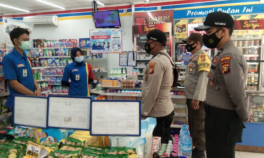 Sambangi Swalayan, Polsek Kerumutan Berikan Imbauan Kepada Karyawan