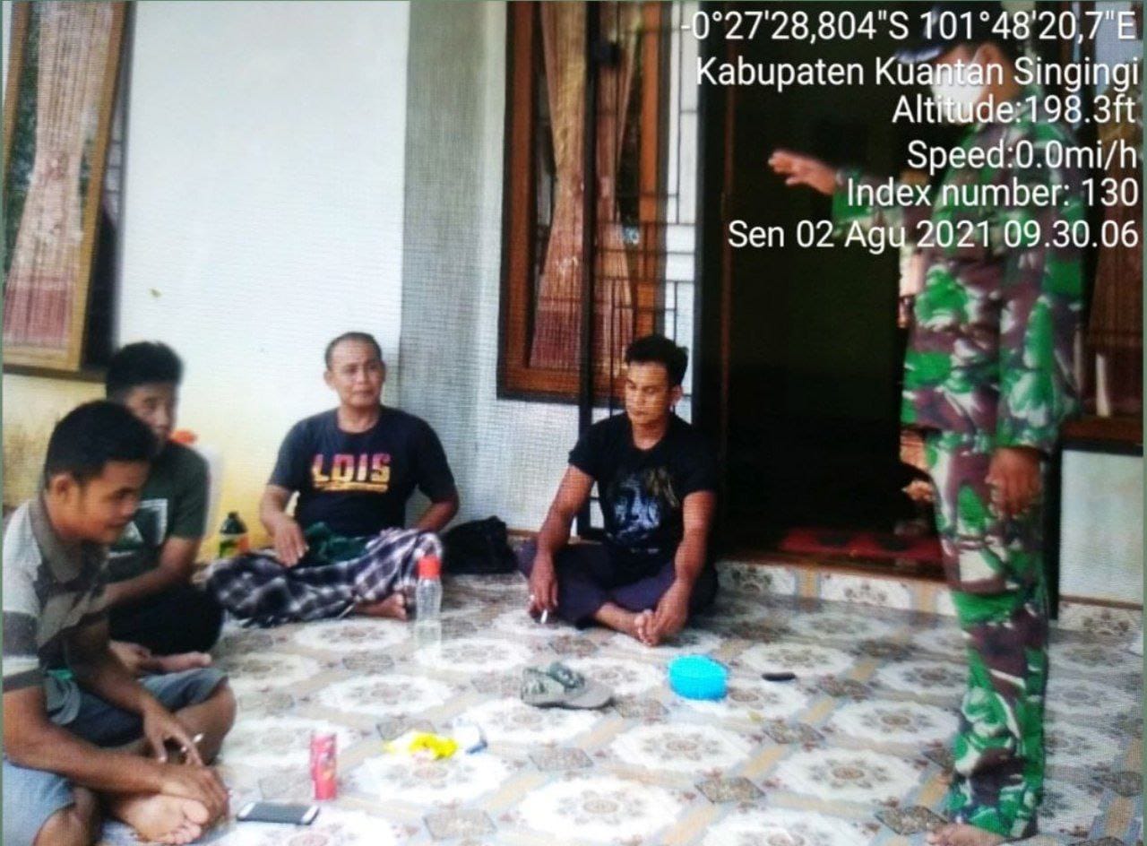 Sertu Heriyus Saputera Babinsa Koramil 06/Cerenti Dim 0302/Inhu Melaksanakan Komsos Dengan Warga Binaan