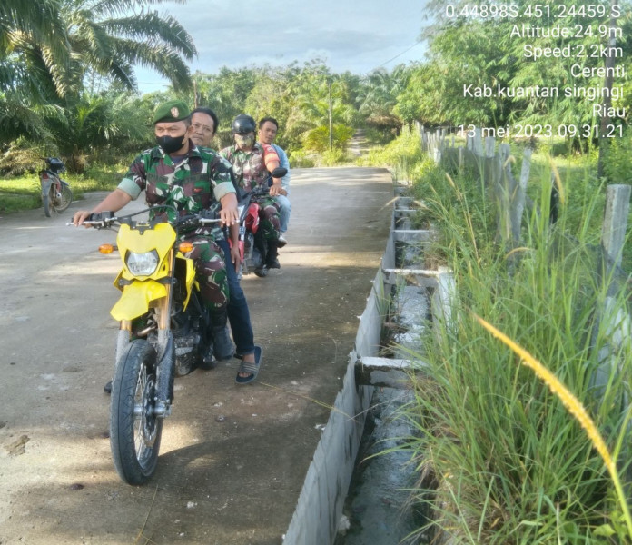 Di Desa Tanjung Medan Kecamatan Cerenti, Babinsa Koramil 06/Cerenti Kodim 0302/Inhu Tingkatkan Pengawasan Karlahut Melaksanakan Patroli dan Sosialisasi Kepada Masyarakat