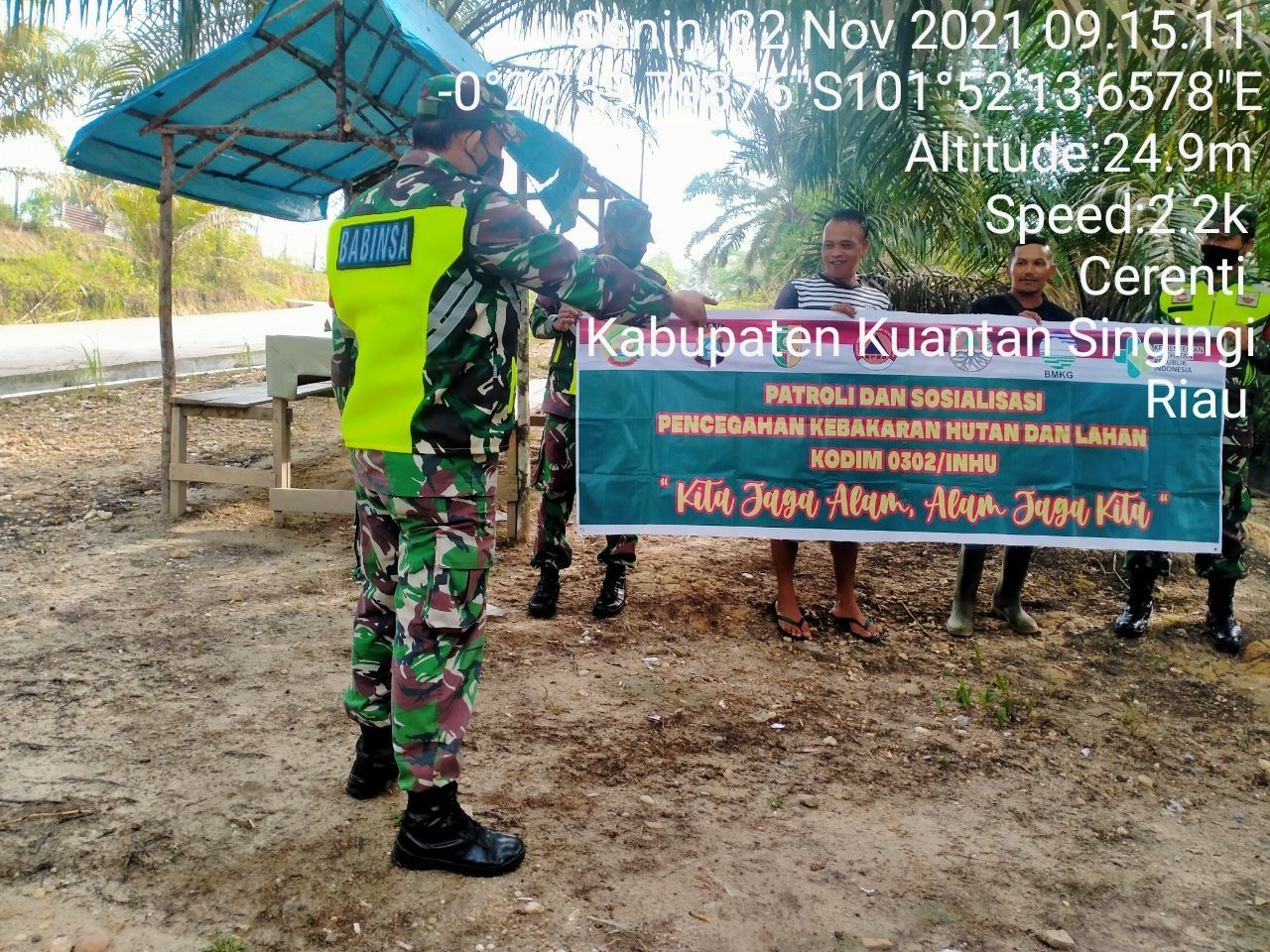 Tingkatkan Pengawasan Karlahut, Babinsa Koramil 06/ Cerenti Dim 0302/ Inhu, Kopda Mohammad Soleh Laksanakan Sosialisasi Kepada Masyarakat di Desa Ketaping Jaya Kecamatan Inuman