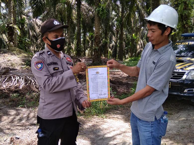 Personel Polsek Bandar Sei Kijang Sebar Maklumat Kapolda Riau Terkait Antisipasi Karhutla