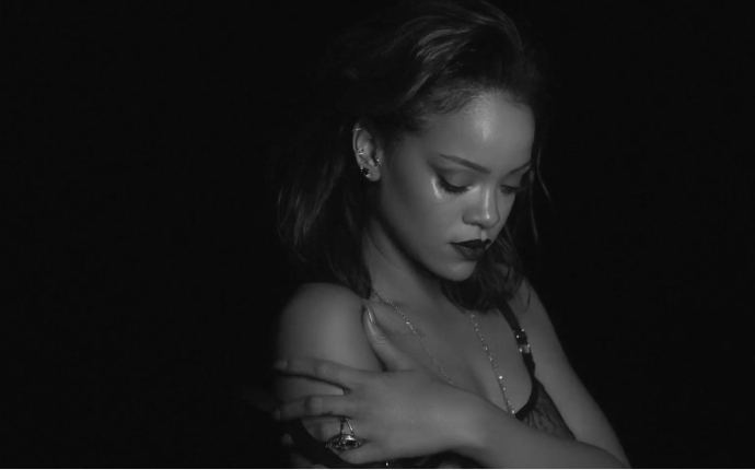 Rihanna Nyaris Tanpa Busana di Klip Terbaru, Yuk Lihat Videonya