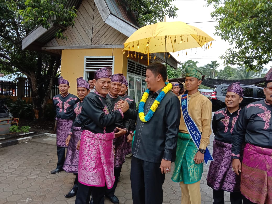 Ketua DPRD Kuansing Andi Putra Hadiri Acara Perpisahan SMA Negeri 1 Teluk Kuantan: Ini Harapan Andi