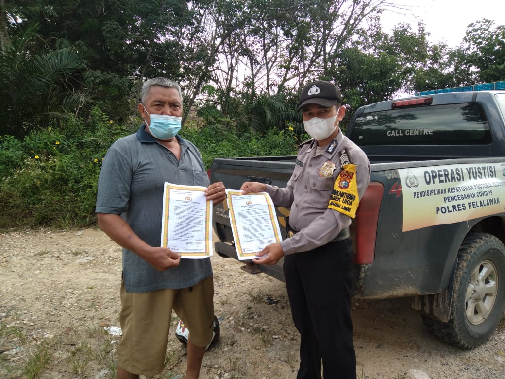 Cegah Karhutla, Personel Polsek Ukui Sosialisasikan Maklumat Kapolda Riau Kepada Masyarakat