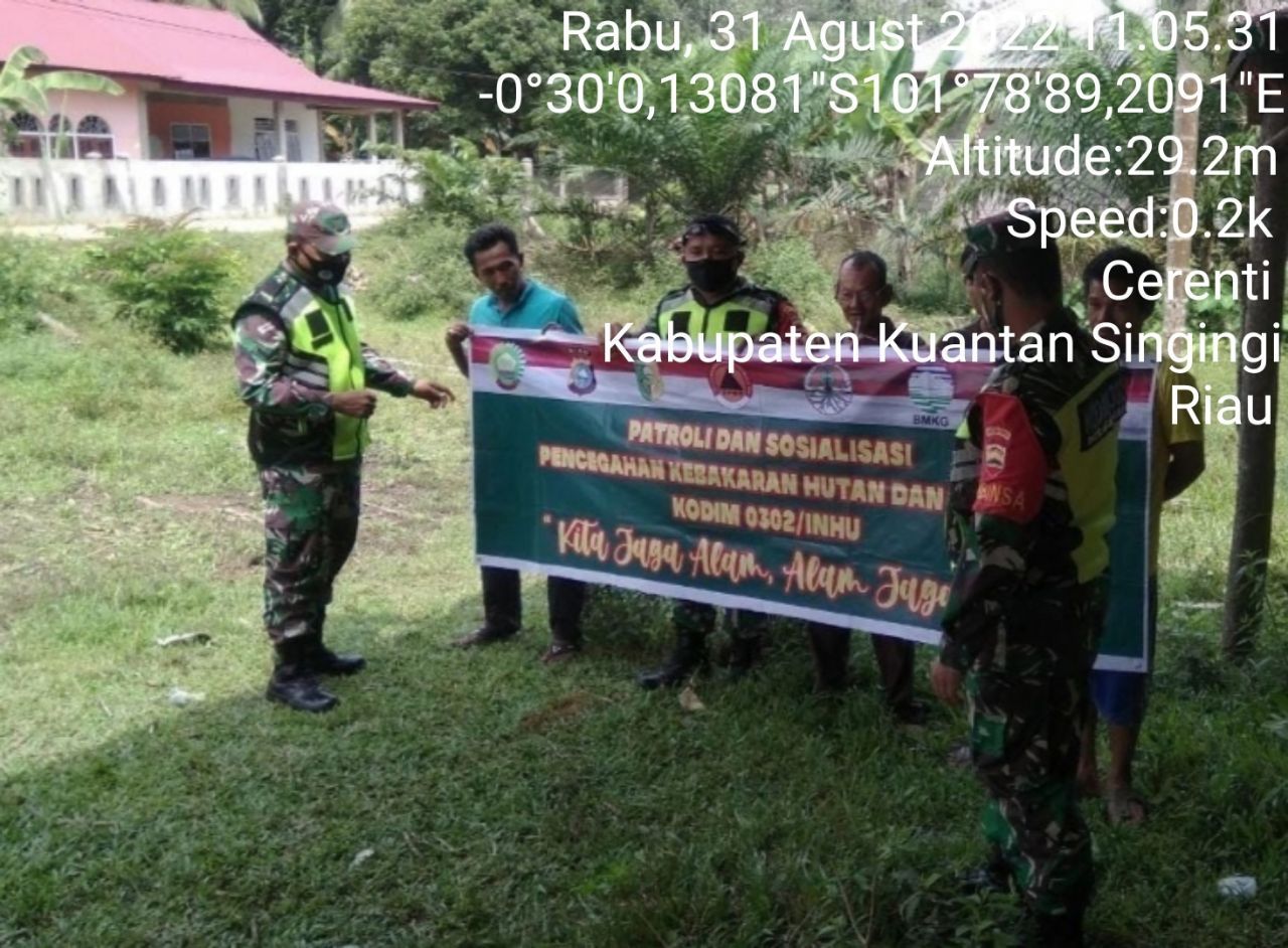 Tingkatkan Pengawasan Karlahut, Babinsa Koramil 06/Cerenti Kodim 0302/Inhu,Sertu Firman Laksanakan Patroli Dan Sosialisasi Kepada Masyarakat