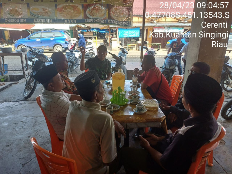 Babinsa Koramil 06/Cerenti Kodim 0302/Inhu Komsos Dengan Warga Binaan Desa Pulau Bayur Kecamatan Cerenti