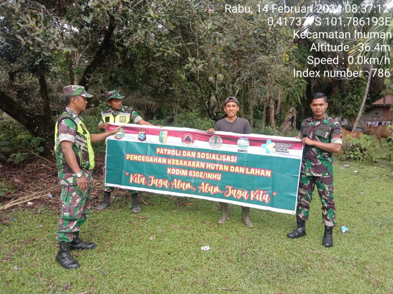 Di Koto Inuman Babinsa Koramil 06/Cerenti Kodim 0302/Inhu Tingkatkan Patroli Karlahut Dan Sekaligus Sosialisasi