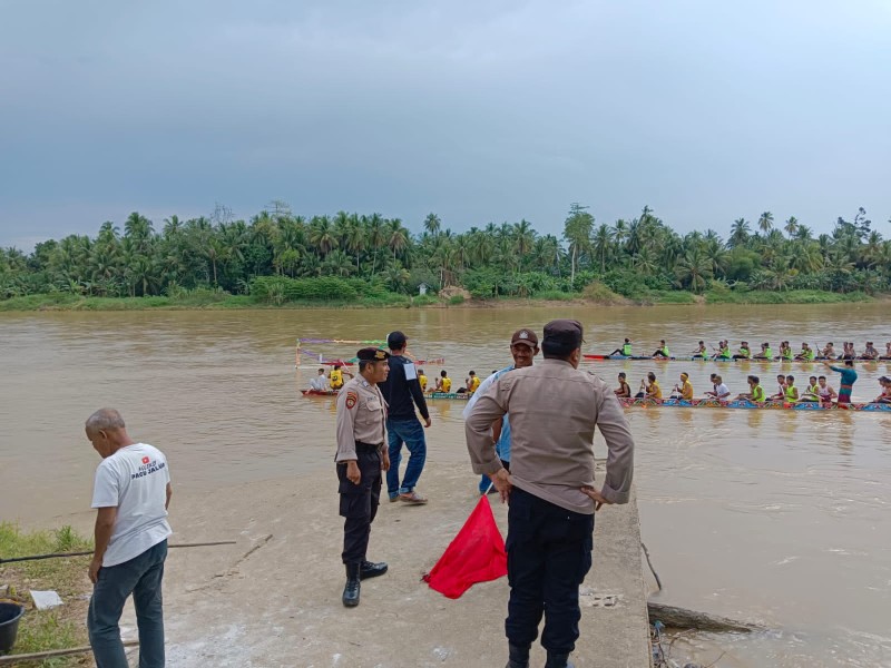 Polres Kuansing Amankan Festival Pacu Jalur Tradisional Event Silaturahmi IdulFitri 1446 H Pada Ops Ketupat Lancang Kuning 2025