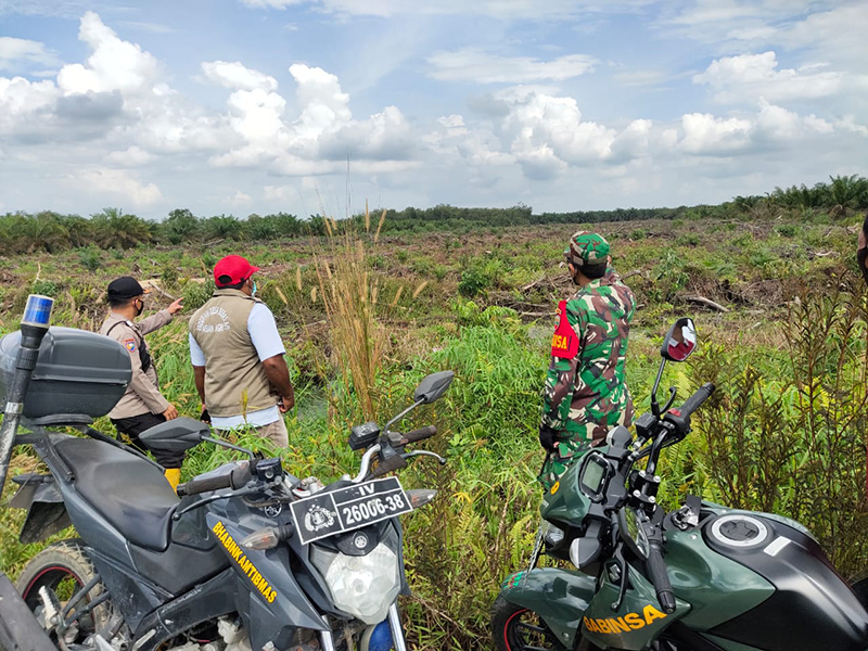 Patroli Karhutla, Polsek Bandar Sei Kijang Cek Lahan Kosong dan Hutan