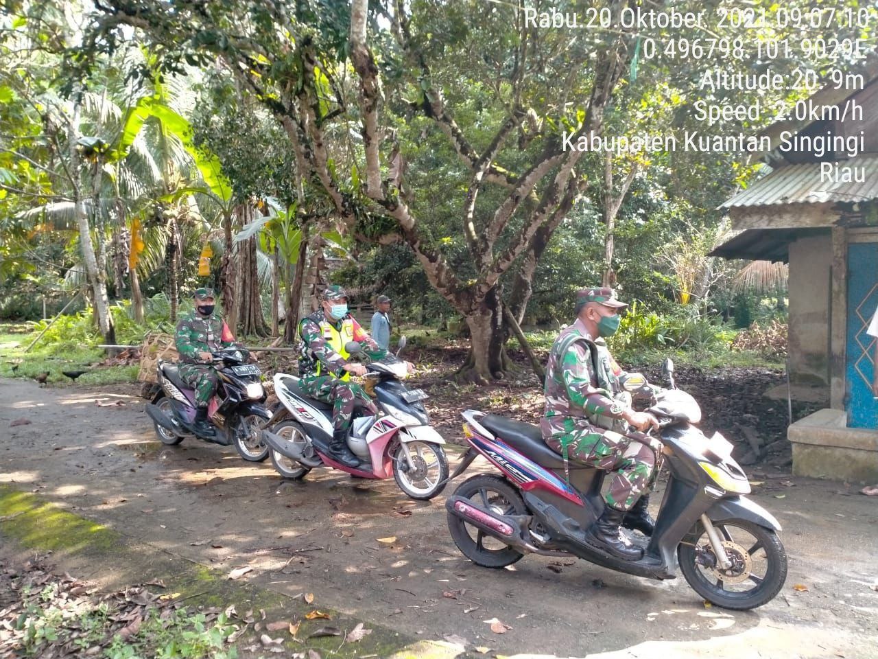 Babinsa Koramil 06/Cerenti Dim 0302/Inhu Gelar Patroli Dan Sosialisasi Pencegahan Karlahut di Banjar Nan Tigo