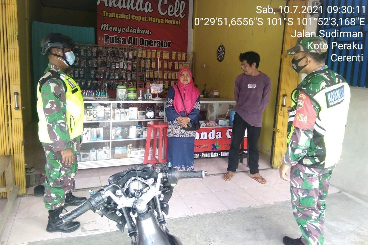 Terapkan Gakplin Protkes, Babinsa Koramil 06/Cerenti Dim 0302/Inhu Sertu Indra Jalil Terus Himbau Masyarakat Untuk Memakai Masker