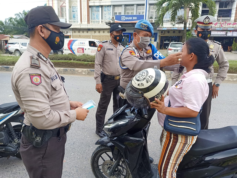 PPKM Mikro, Polsek Pangkalan Kerinci Gelar Operasi Yustisi di Pos Pantau Mandiri Swalayan