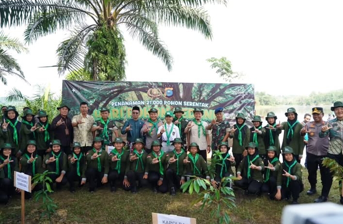 Dari Danau Kayangan, Kapolda Riau Gaungkan Semangat Hijau di Hari Pohon Sedunia