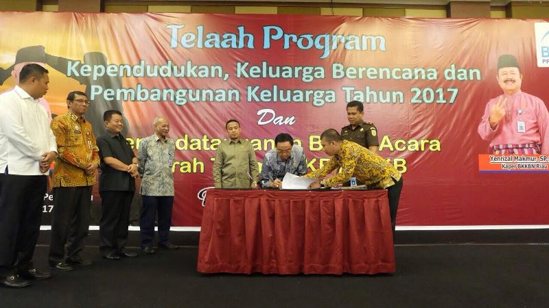 Bupati Inhil Hadiri Rapat Keluarga Berencana Bersama BKKBN Riau