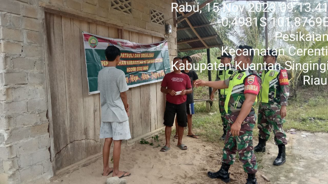 Babinsa Koramil 06/Cerenti Patroli dan Sosialisasi Anti Karhutla di Desa Pesikaian