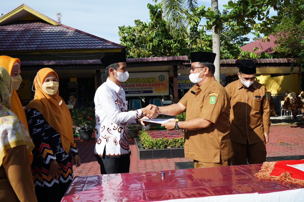 KPU Kuansing Tanda Tangan Kesepakatan Sosdiklih dan Pemilih Berkelanjutan Dengan SMA Negeri 1 Teluk Kuantan