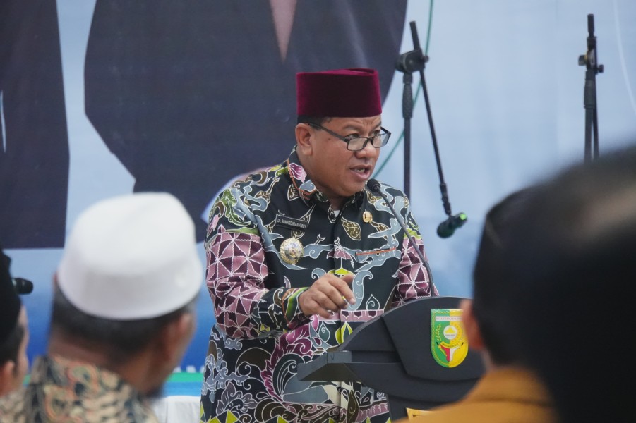 Buka Seminar Kepesantrenan,  Bupati Suhardiman Minta Tunjuk Ajar Kiyai Se Riau