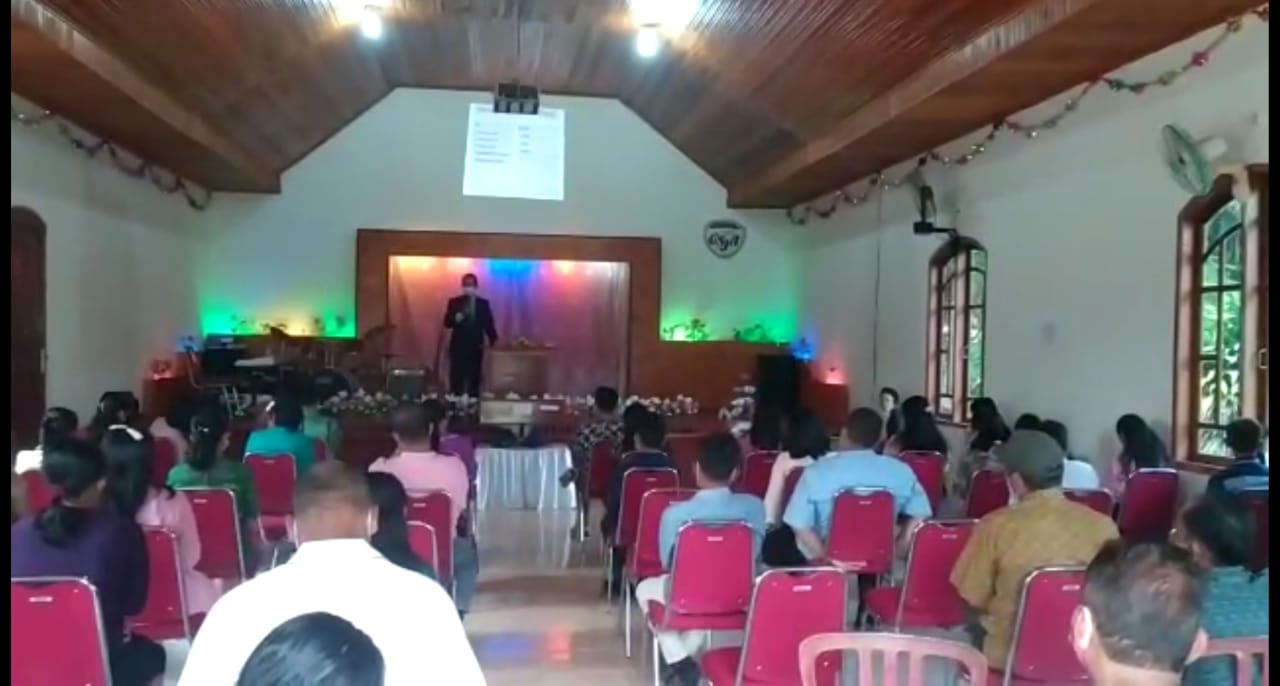 Cegah Penyebaran Covid-19, Para Pendeta Dukung Polres Kuansing Menyampaikan Pesan Patuhi Prokes 5 M, Sesaat Sebelum Ibadah