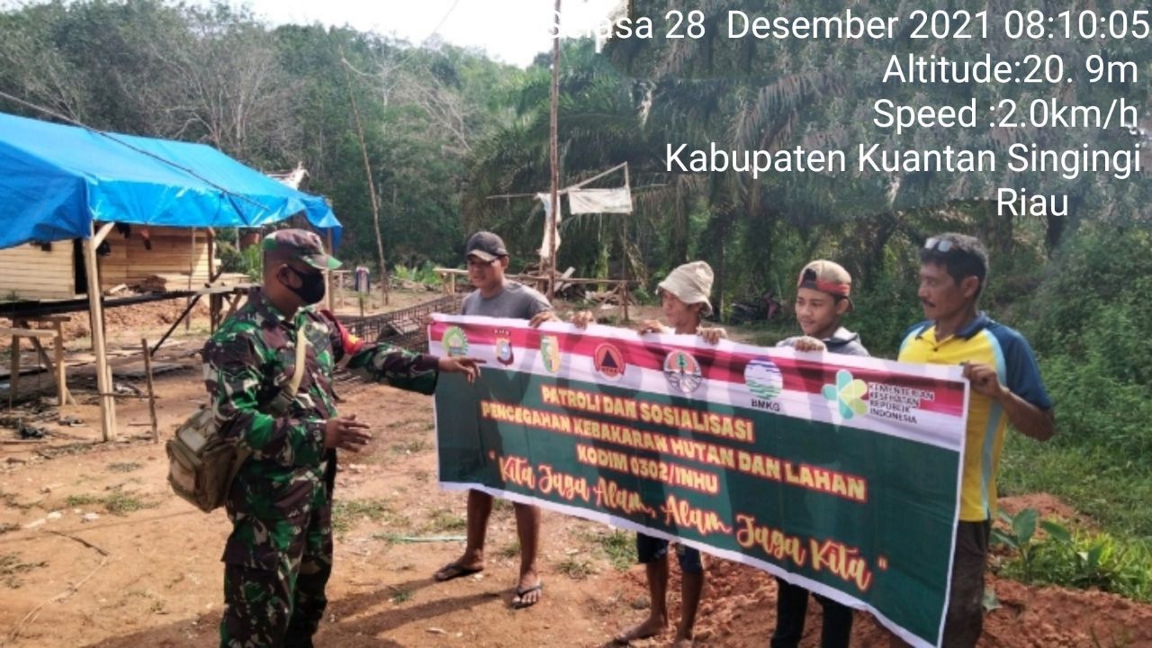Didesa Sigaruntang Kecamatan Inuman, Babinsa Koramil 06/Cerenti Dim 0302/Inhu Tak Henti-Hentinya Patroli Karhutla Bersama Warga
