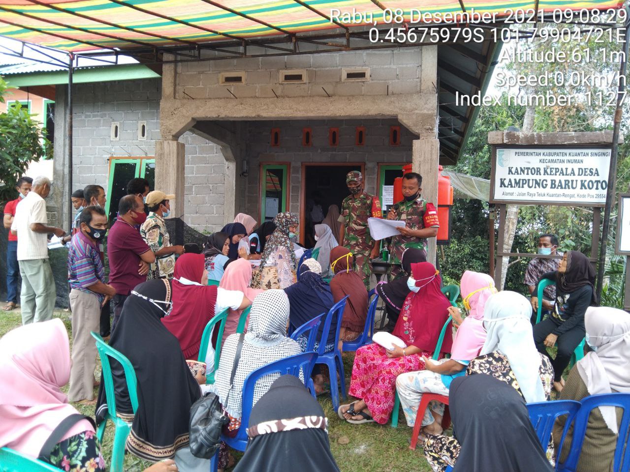 Babinsa Koramil 06/Cerenti Kodim 0302/Inhu Pantau Dan Dampingi Pelaksanaan Vaksin Covid-19 di Kampung Baru Koto