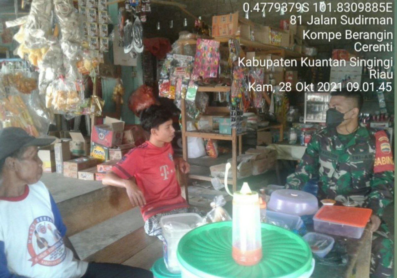 Anggota Koramil 06/Cerenti  Kodim 0302/Inhu  Melaksanakan Komsos Dengan Warga Binaan di Kompe Berangin Kecamatan Cerenti