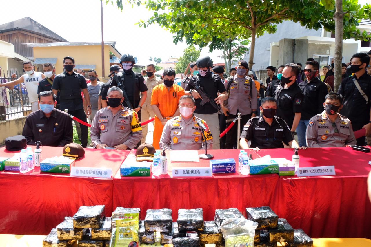 Kunjungi TKP Pengungkapan Sabu 24 KG, Kapolda Riau Ajak Warga Perangi Narkoba.