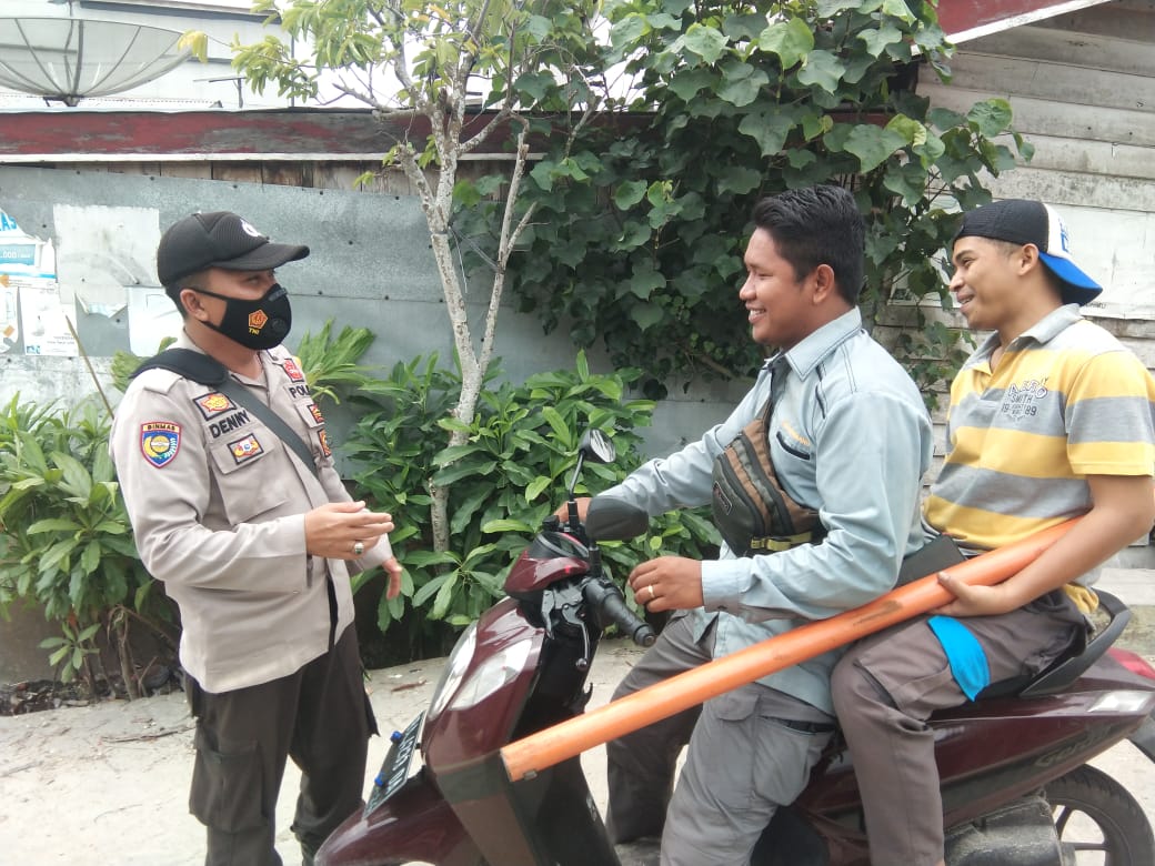 Personel Polsek Teluk Meranti Dikerahkan untuk Imbau Warga Terapkan Prokes
