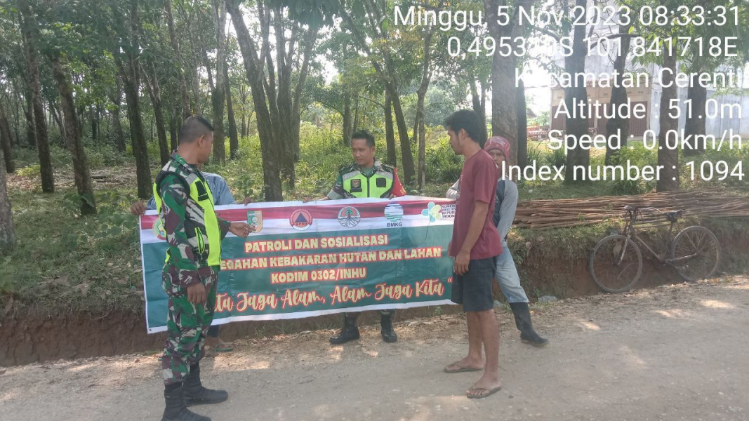 Babinsa Koramil 06/Cerenti Kodim 0302/Inhu Laksanakan Patroli Untuk Cegah Kebakaran Hutan Dan Lahan Desa Sikakak